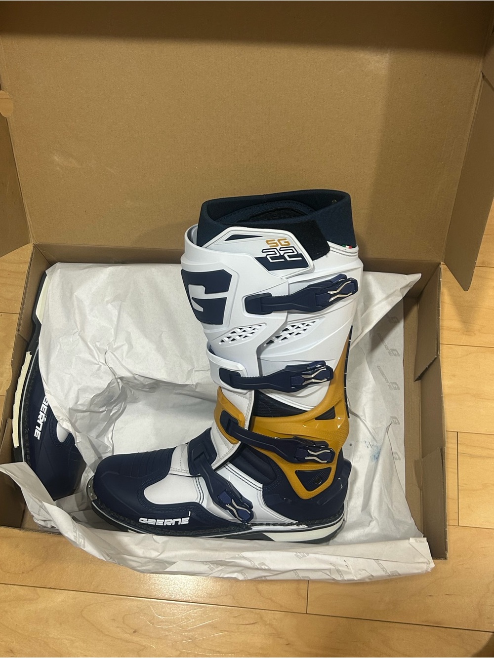 New Gaerne Motocross Boots in White, Navy & Yellow Size 12